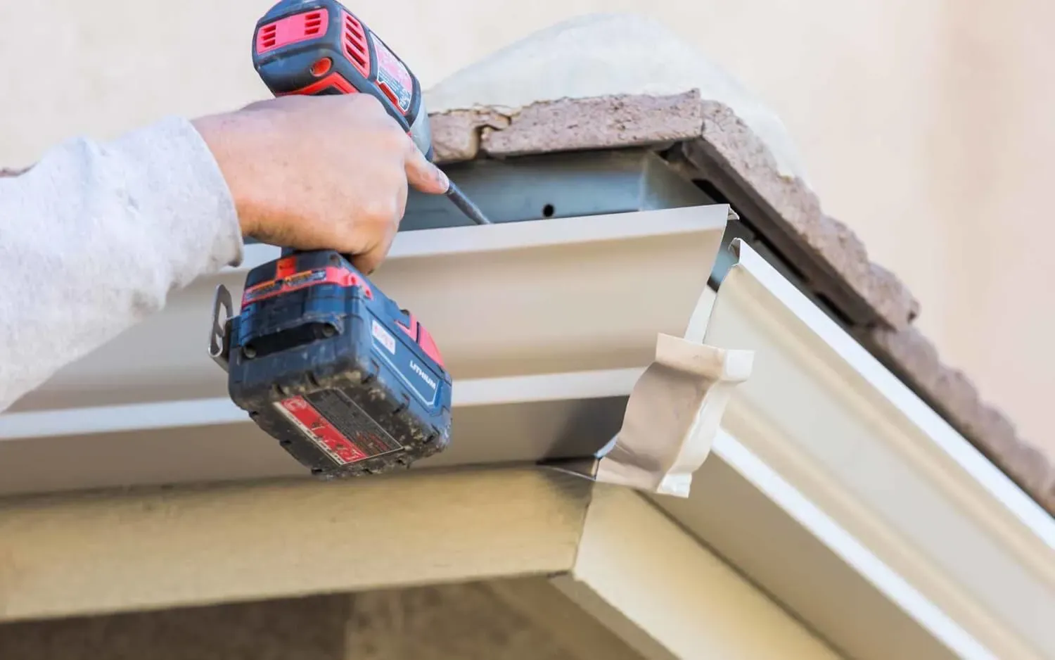 Installing residentail gutters on a house