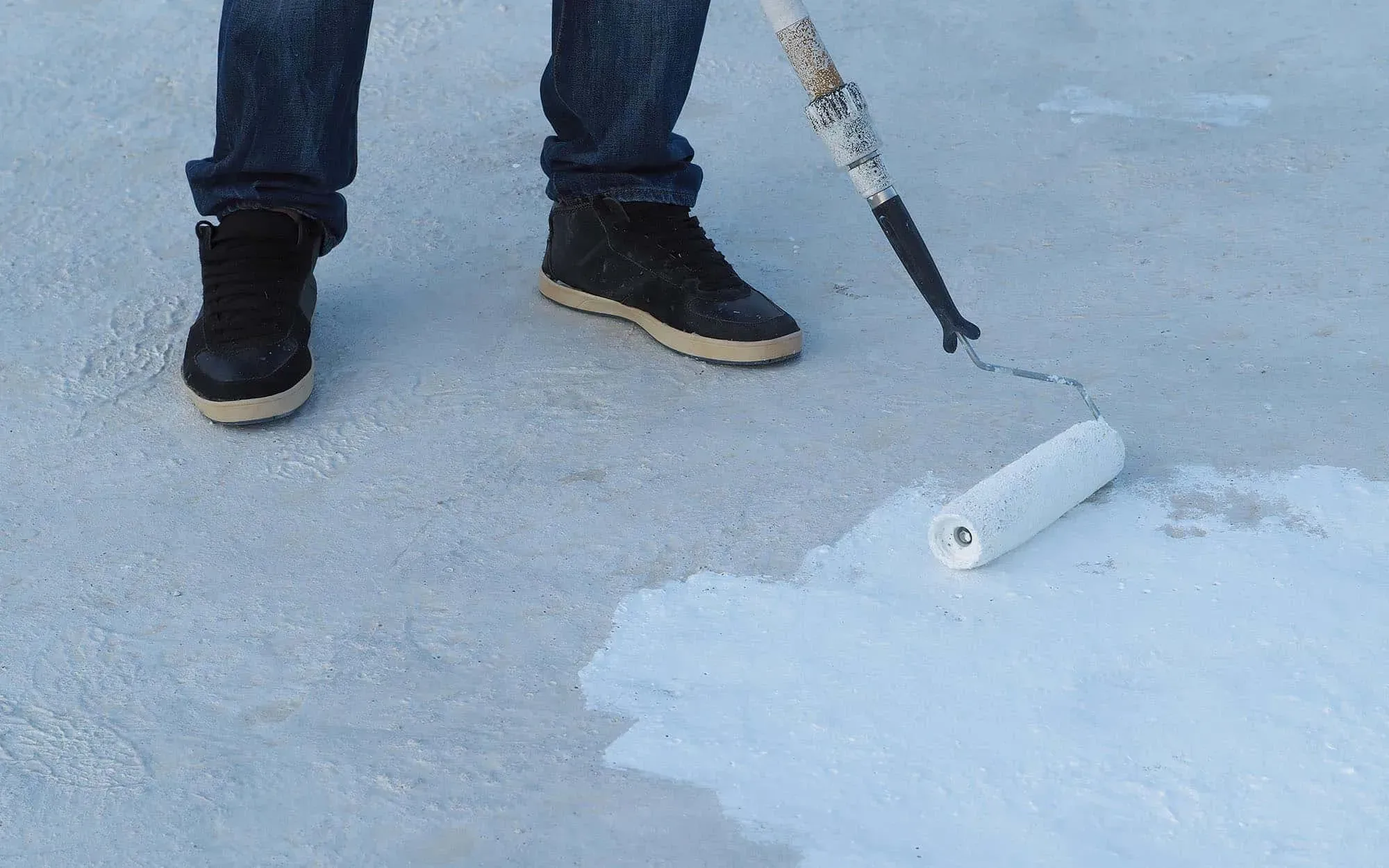 Roller for white silicone roof coating materials