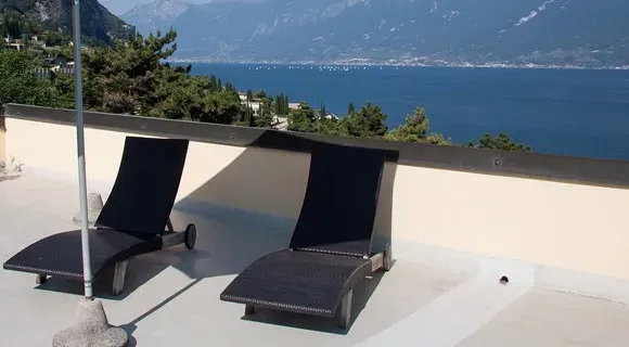 parapet on walkable low slope roof